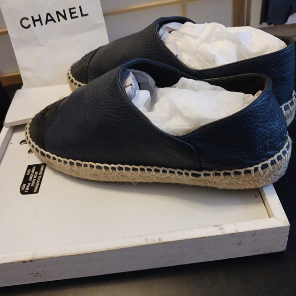 CHANEL leather/ suade lined flat never worn navy blue sz 37 comfy shoes - Picture 7 of 7